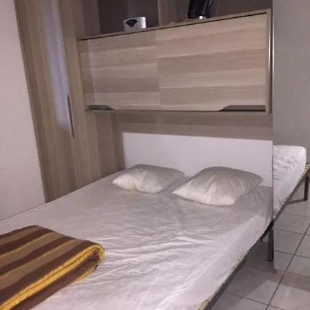 2 Pieces Climatise, Terrasse, Parking, Face Au Marin, A 900m De La - Port - Fr-1-81-66 Leucate