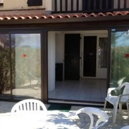 2 Pieces Climatise, Terrasse, Parking, Face Au Marin, A 900m De La - Port - Fr-1-81-66 *